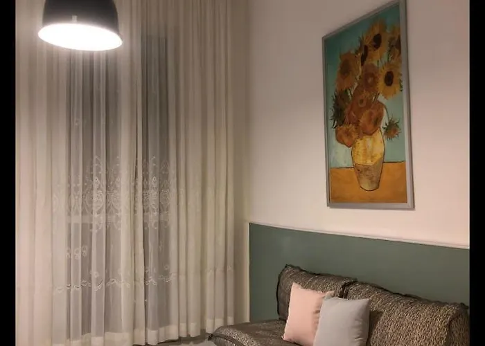 At The Station Howme Bari